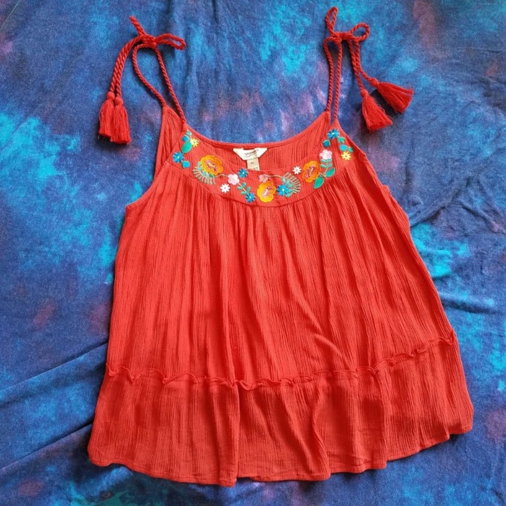Arizona Jean Co. Red Embroidered Flower Top, XXL